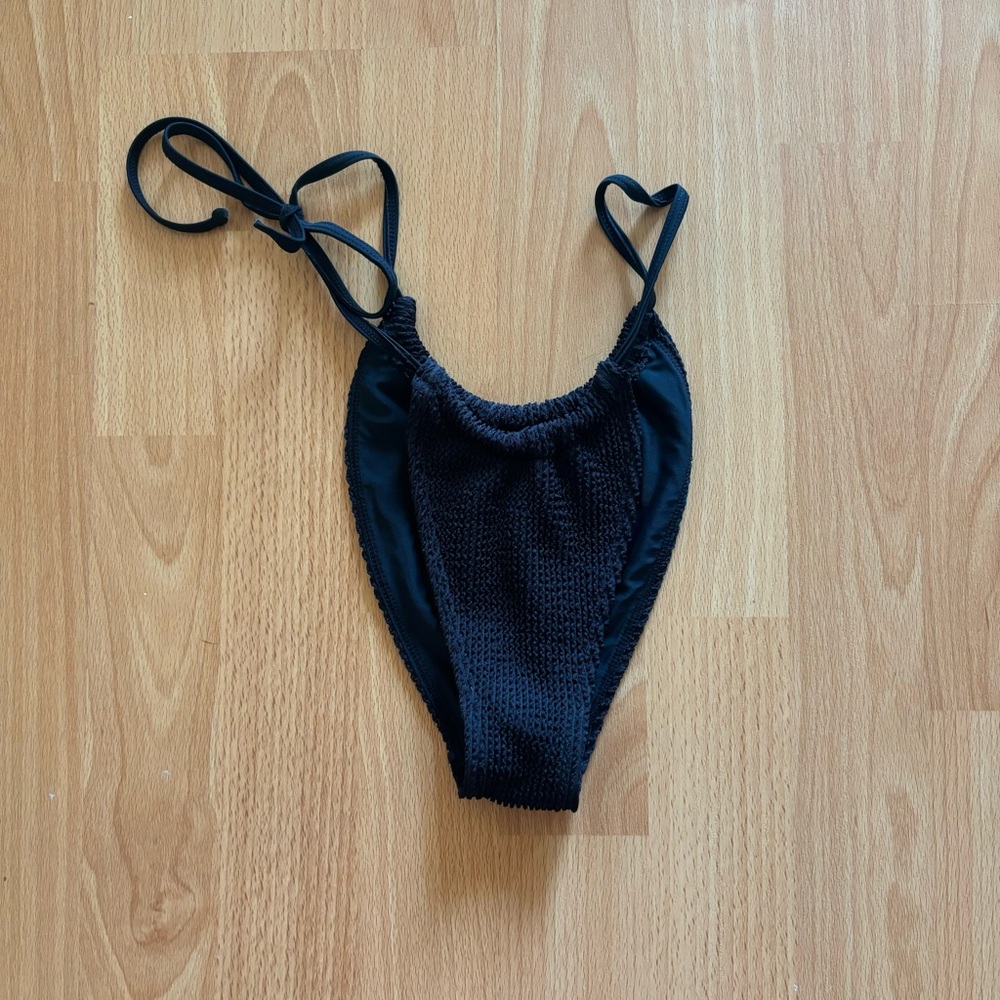 Black bikini bottoms